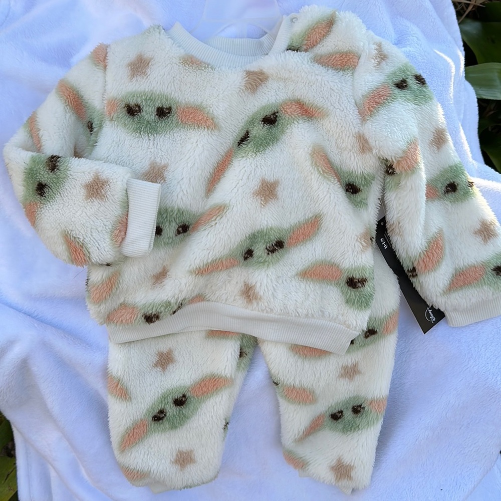 The Mandolarian baby Yoda 2-pc - Picture 1 of 5